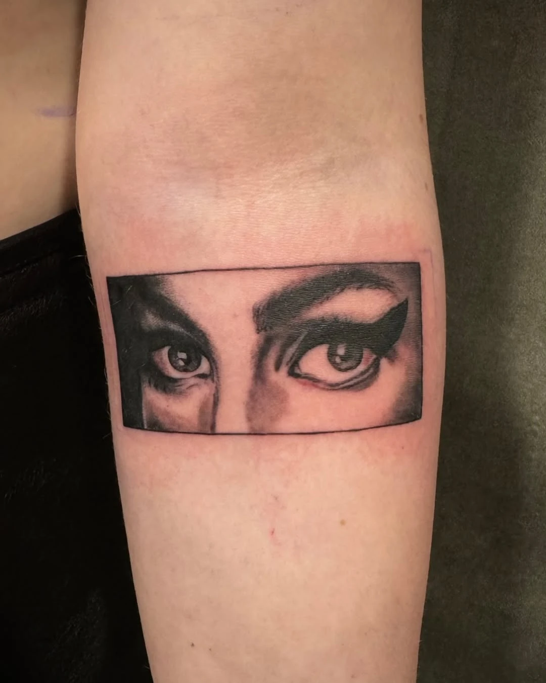 Thank you Elle!!!You sat amazing for your first tattoo! It was great meeting you •#amywinehouse #realismtattoo